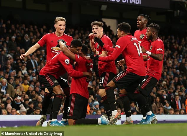 Man Utd đánh bại Man City ngay tại Etihad