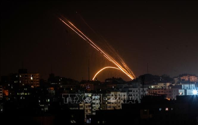 Israel không kích Dải Gaza nhằm đáp trả các vụ phóng rocket