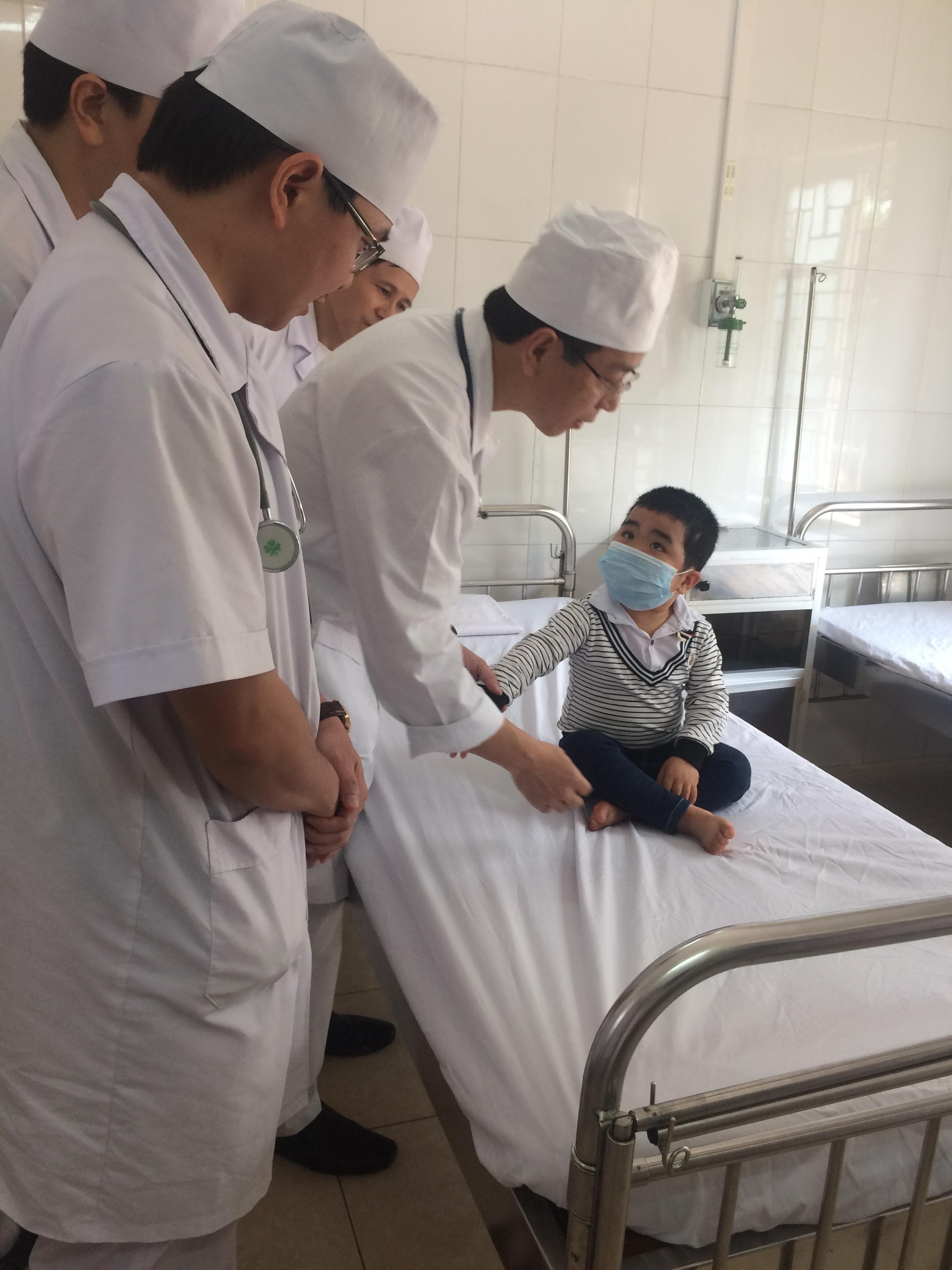 Ấm áp những lá thư cảm ơn thầy thuốc