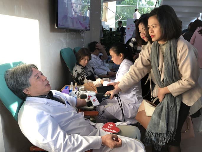 Đông đảo cán bộ, nhân viên Bệnh viện Việt Đức tham gia hiến máu