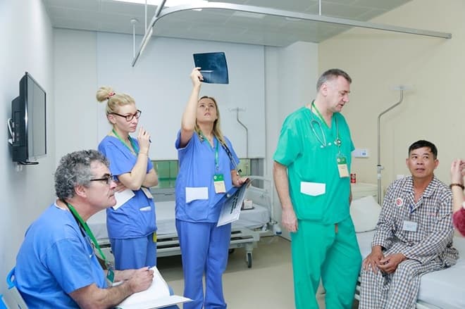 Phẫu thuật khớp háng và khớp gối miễn phí cho bệnh nhân nghèo