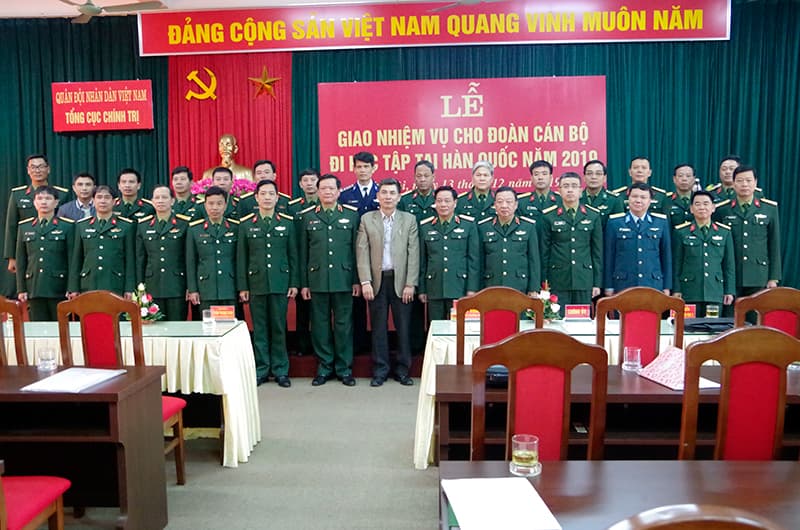 Giao nhiệm vụ cho đoàn cán bộ đi học tập tại Hàn Quốc