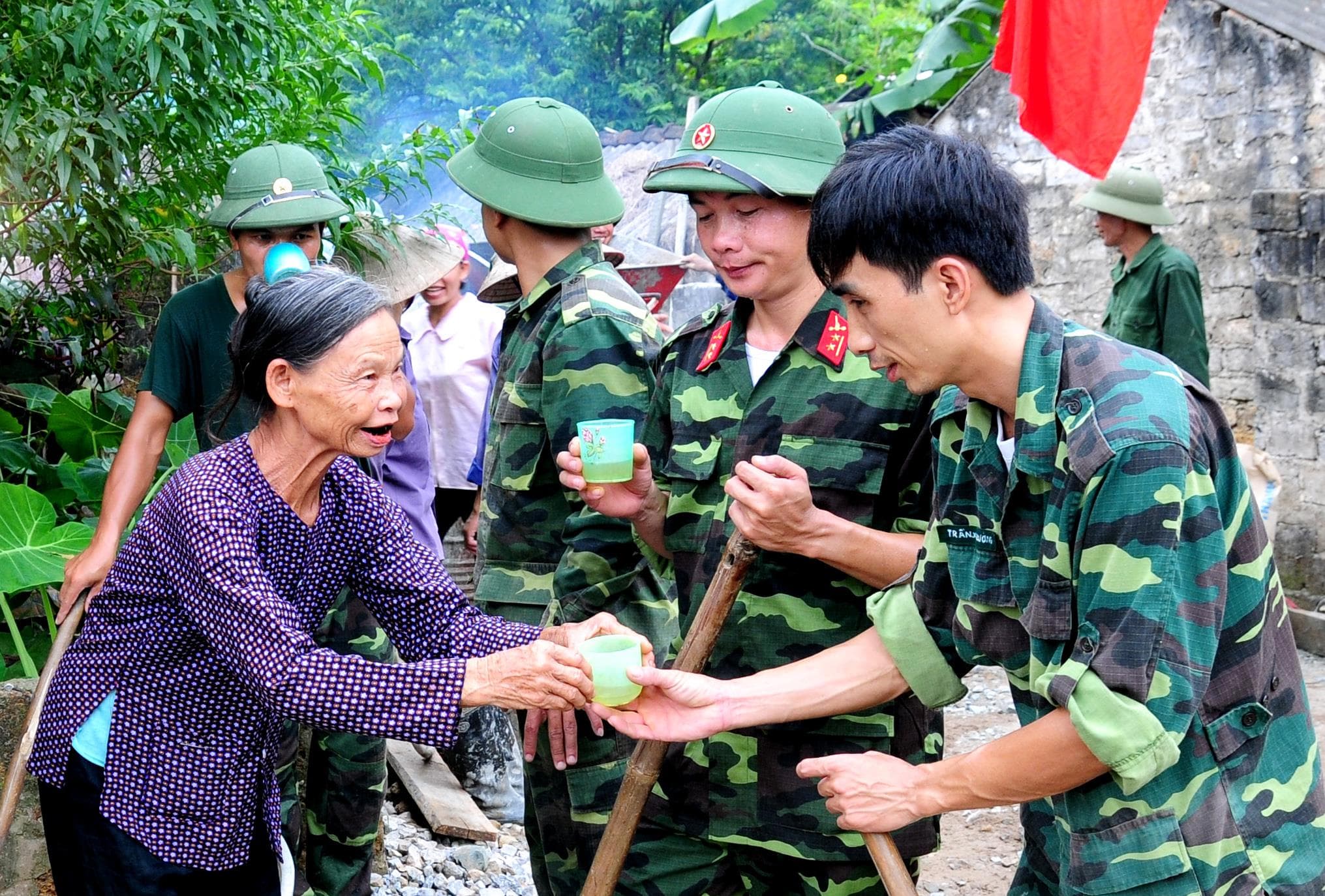 Bài 1: Từ tự vệ đỏ đến Quân đội nhân dân