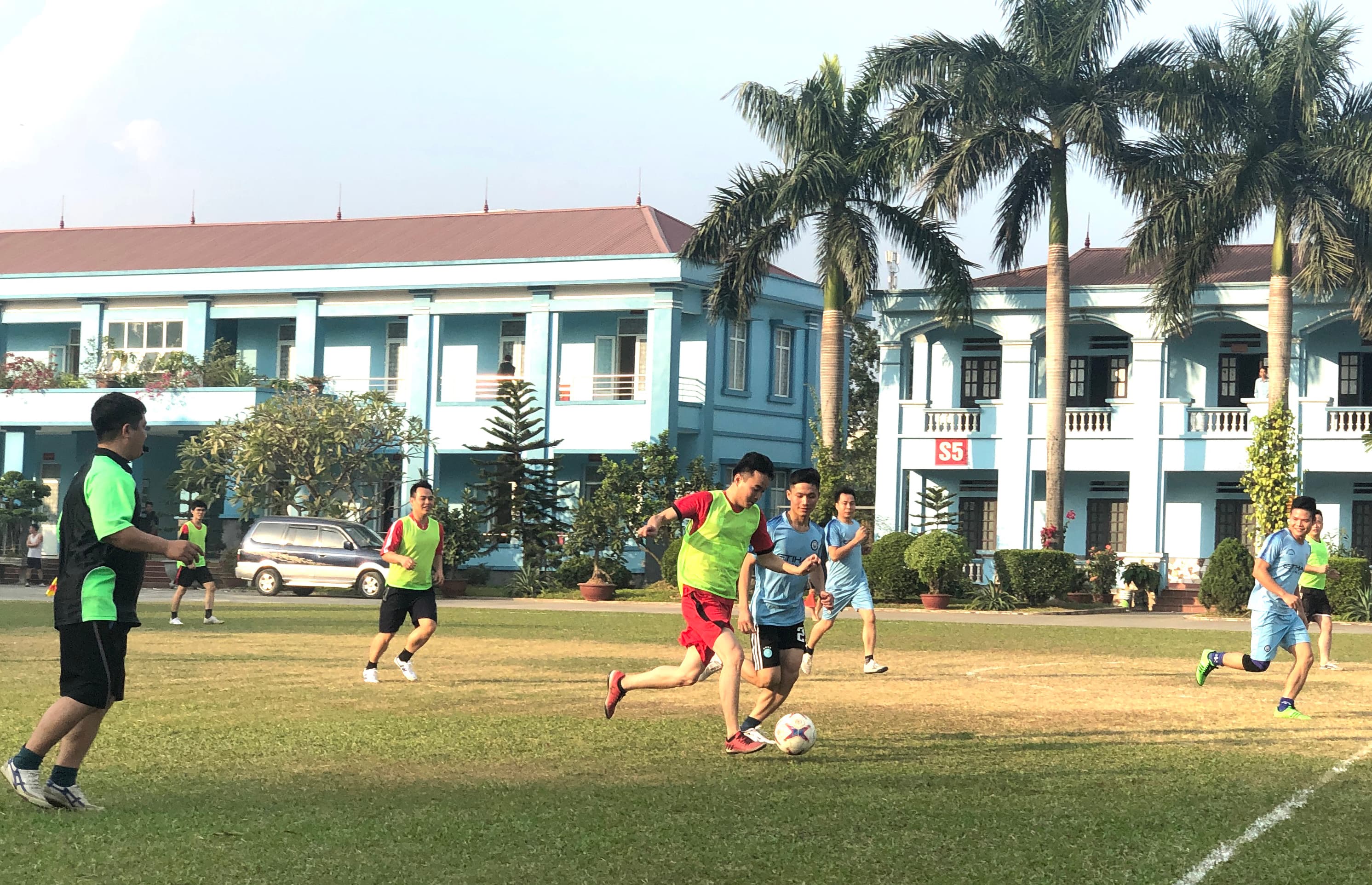 Đoàn cơ sở Lữ đoàn Công binh 28 và Đoàn Cơ sở Báo Quân đội nhân dân giao lưu văn hóa - thể thao