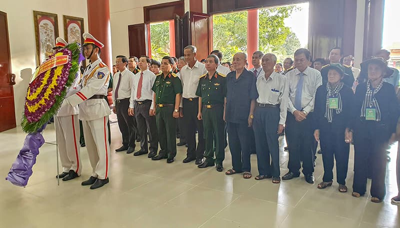 Lãnh đạo Bộ Quốc phòng dâng hương Đền thờ Nữ tướng Nguyễn Thị Định