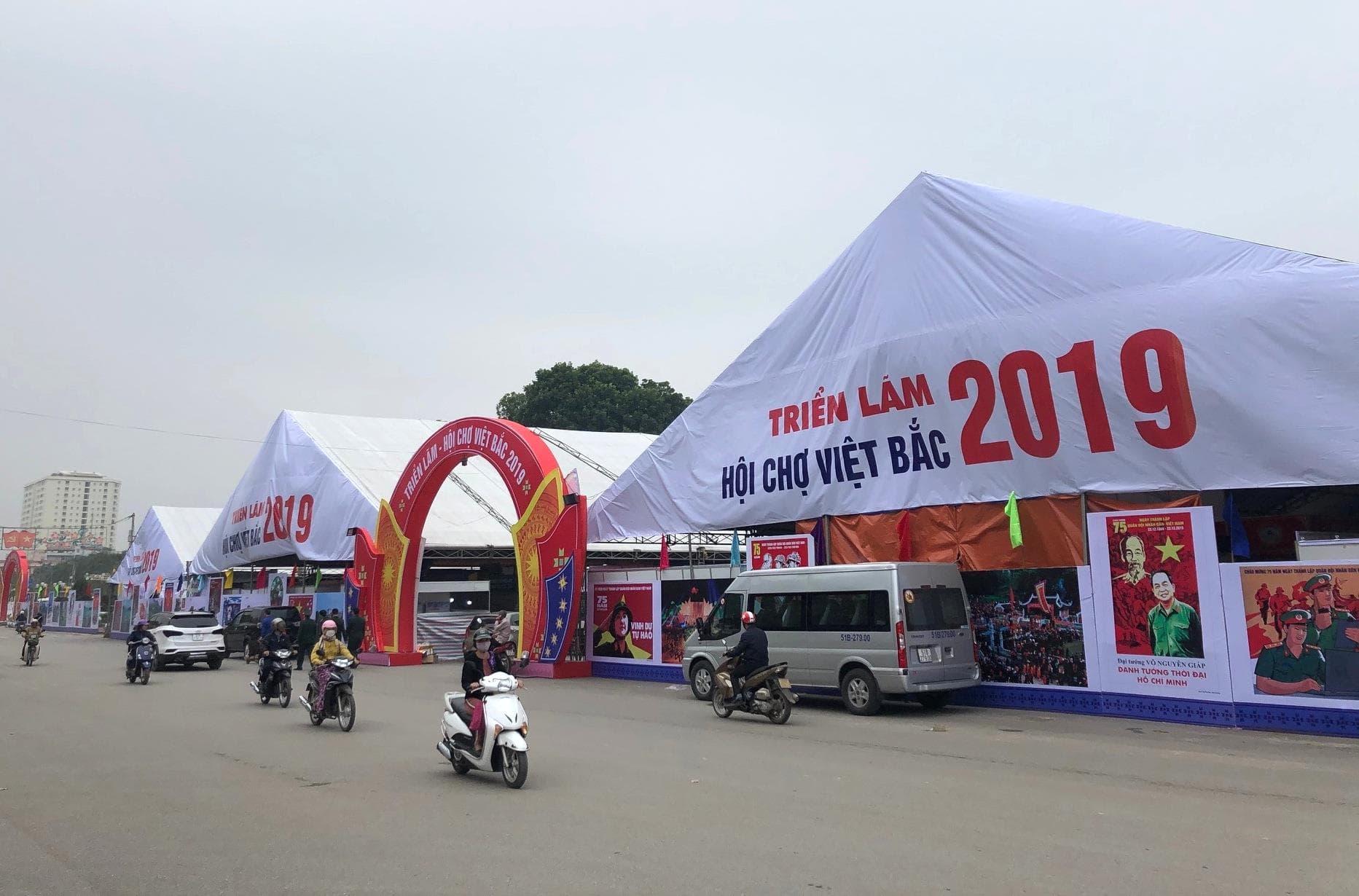 Ngày hội nơi Thủ đô kháng chiến