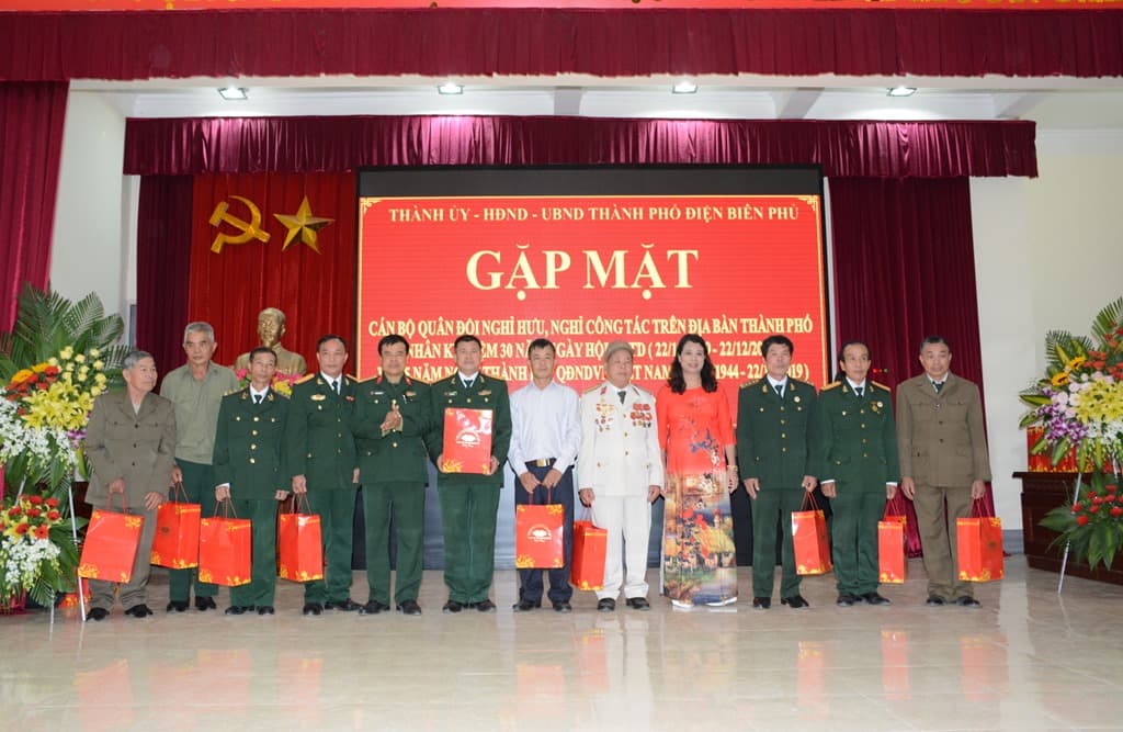 Tỉnh Điện Biên gặp mặt cán bộ quân đội nghỉ hưu trên địa bàn