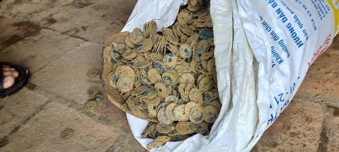 Phát hiện hơn 100kg tiền cổ khi đào móng làm nhà