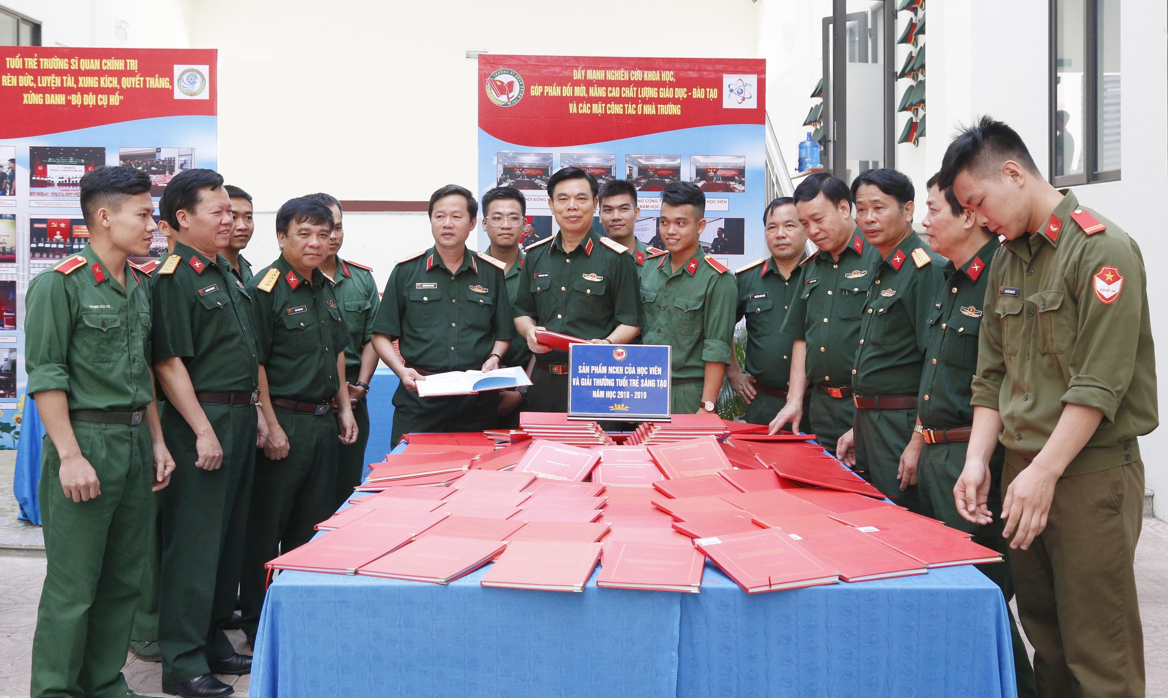 Thi đua tạo động lực nâng cao chất lượng đào tạo và nghiên cứu khoa học