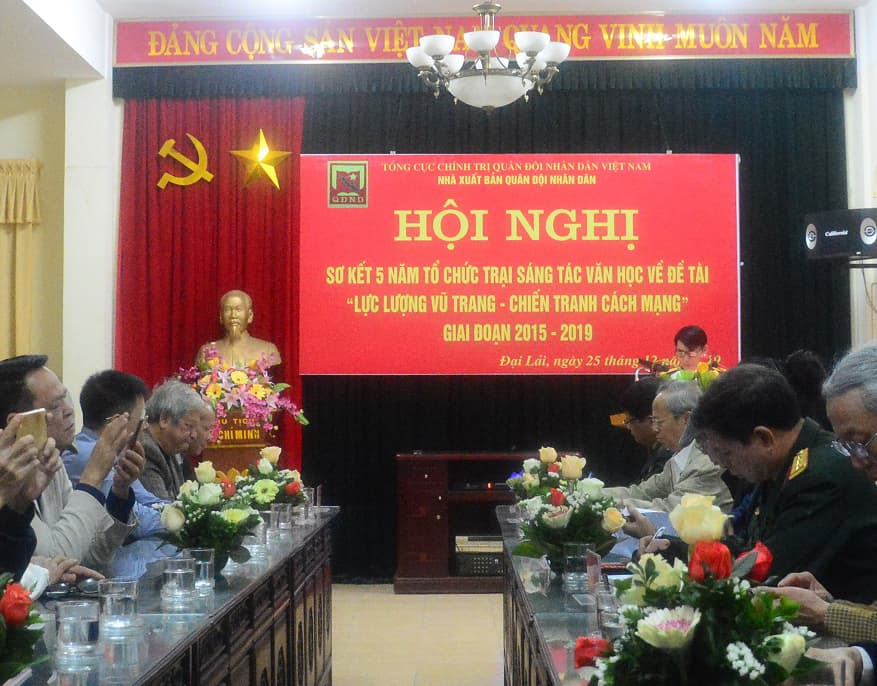 Sơ kết 5 năm Tổ chức trại sáng tác văn học về đề tài “Lực lượng vũ trang - Chiến tranh cách mạng”