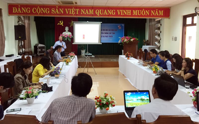 Cung cấp thông tin cho nhà báo, cán bộ truyền thông về dân số và phát triển