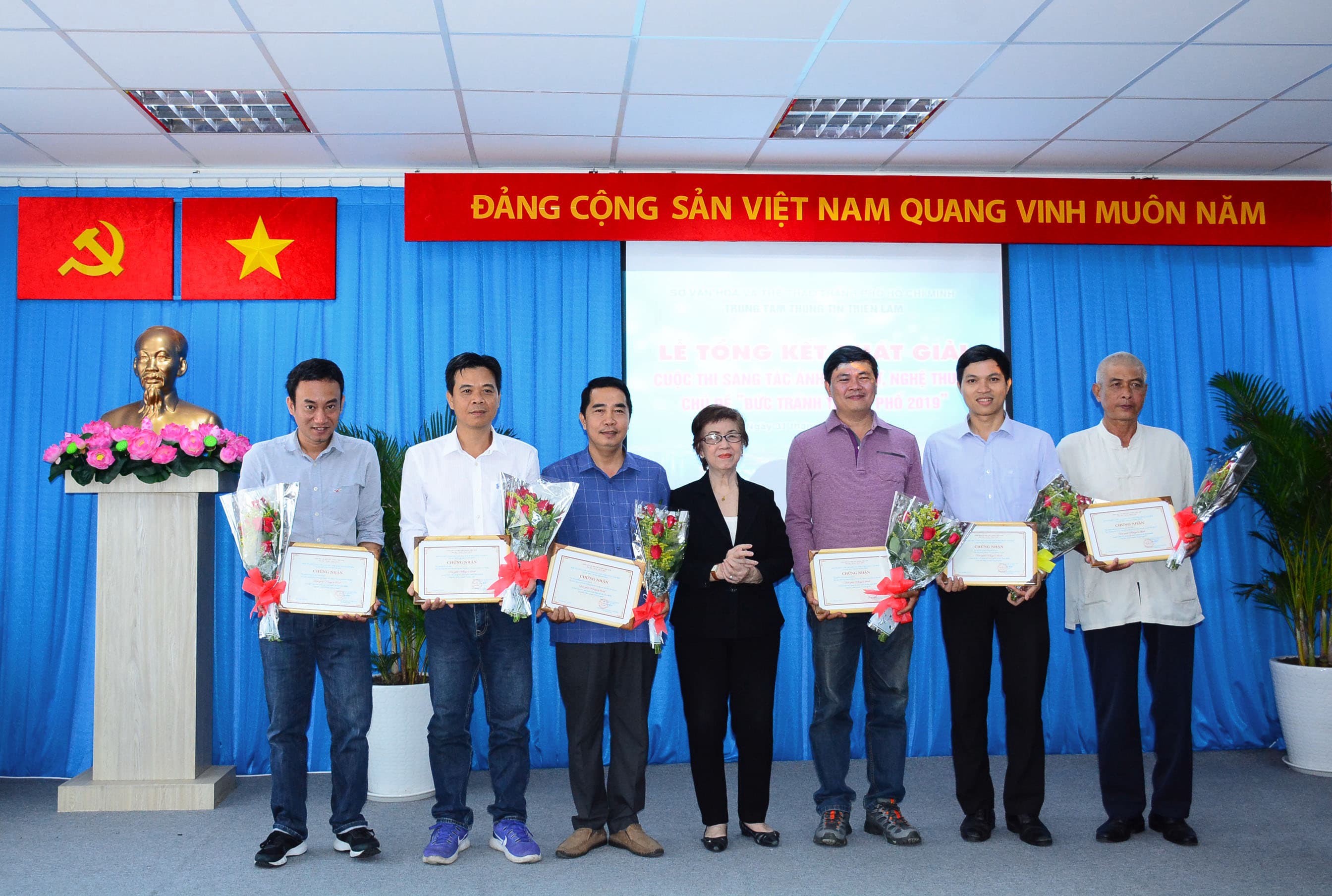 Gần 1.000 tác phẩm tham gia cuộc thi sáng tác ảnh “Bức tranh thành phố năm 2019”