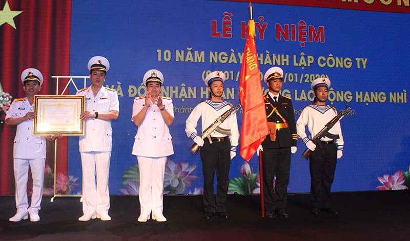 Kỷ niệm 10 năm Ngày thành lập và đón nhận Huân chương Lao động hạng Nhì