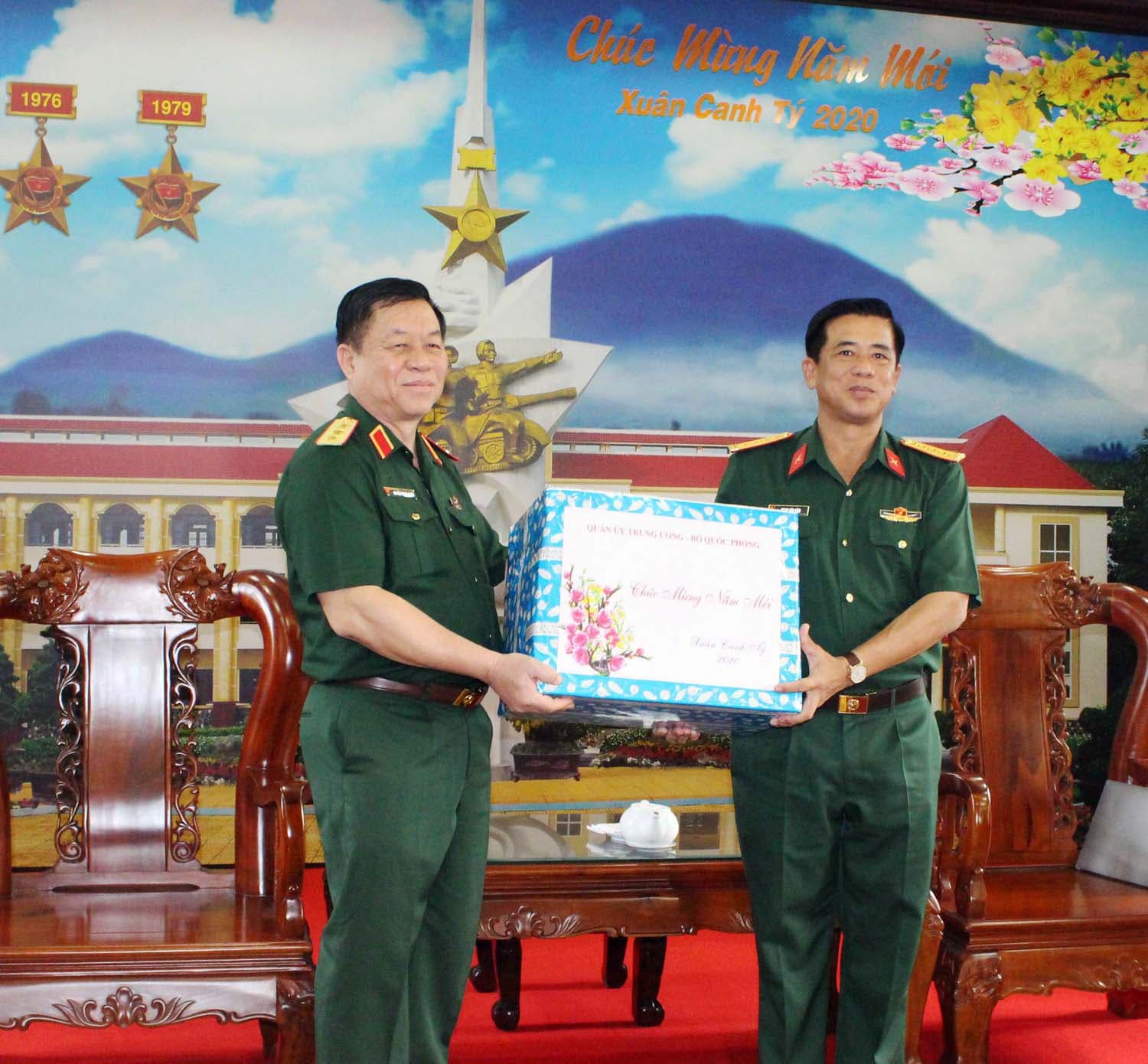 Thượng tướng Nguyễn Trọng Nghĩa thăm, kiểm tra, chúc Tết, tặng quà trên địa bàn tỉnh Tây Ninh