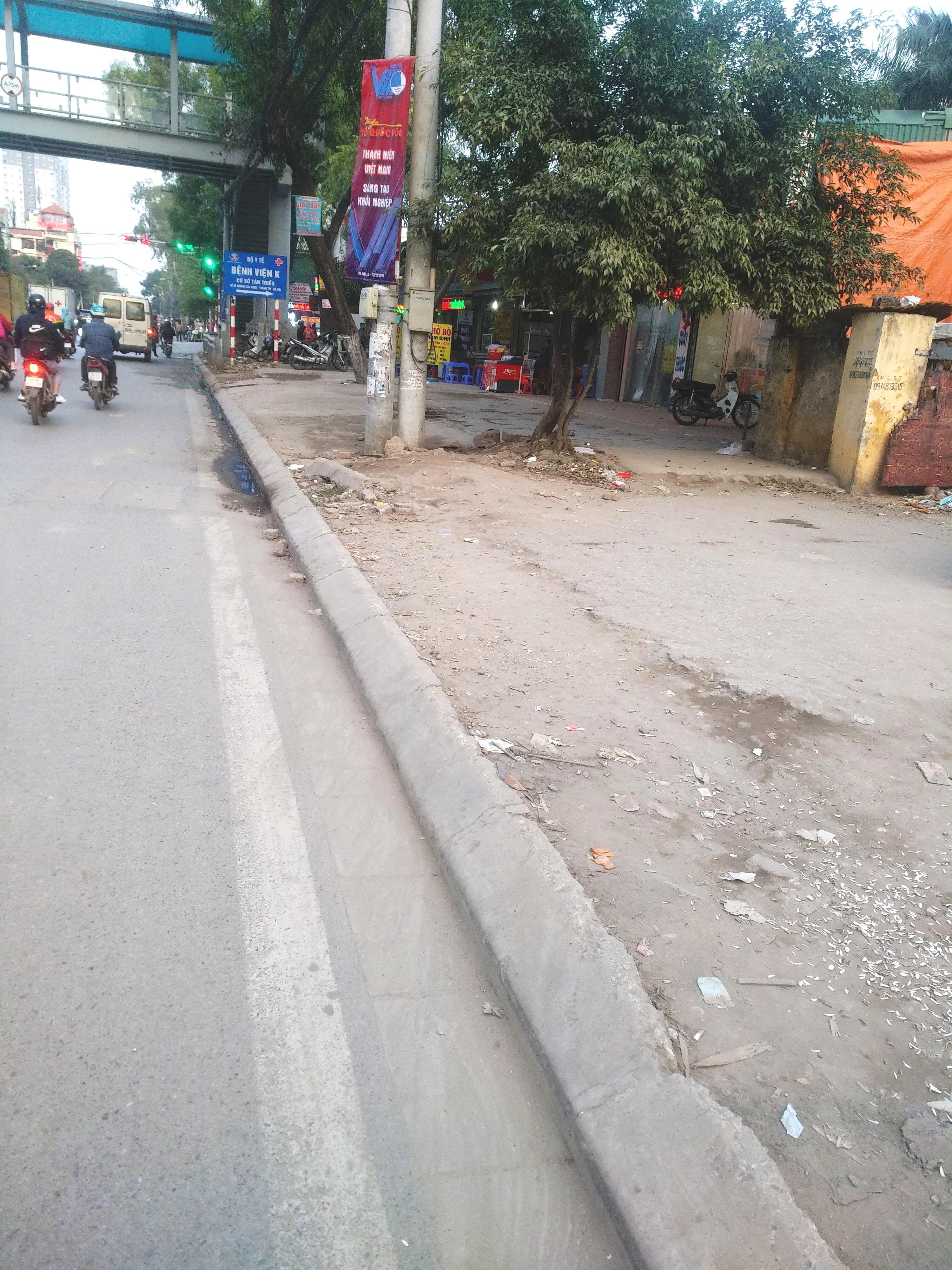 “Chợ cóc” họp ở lòng đường, vỉa hè đã được dẹp bỏ