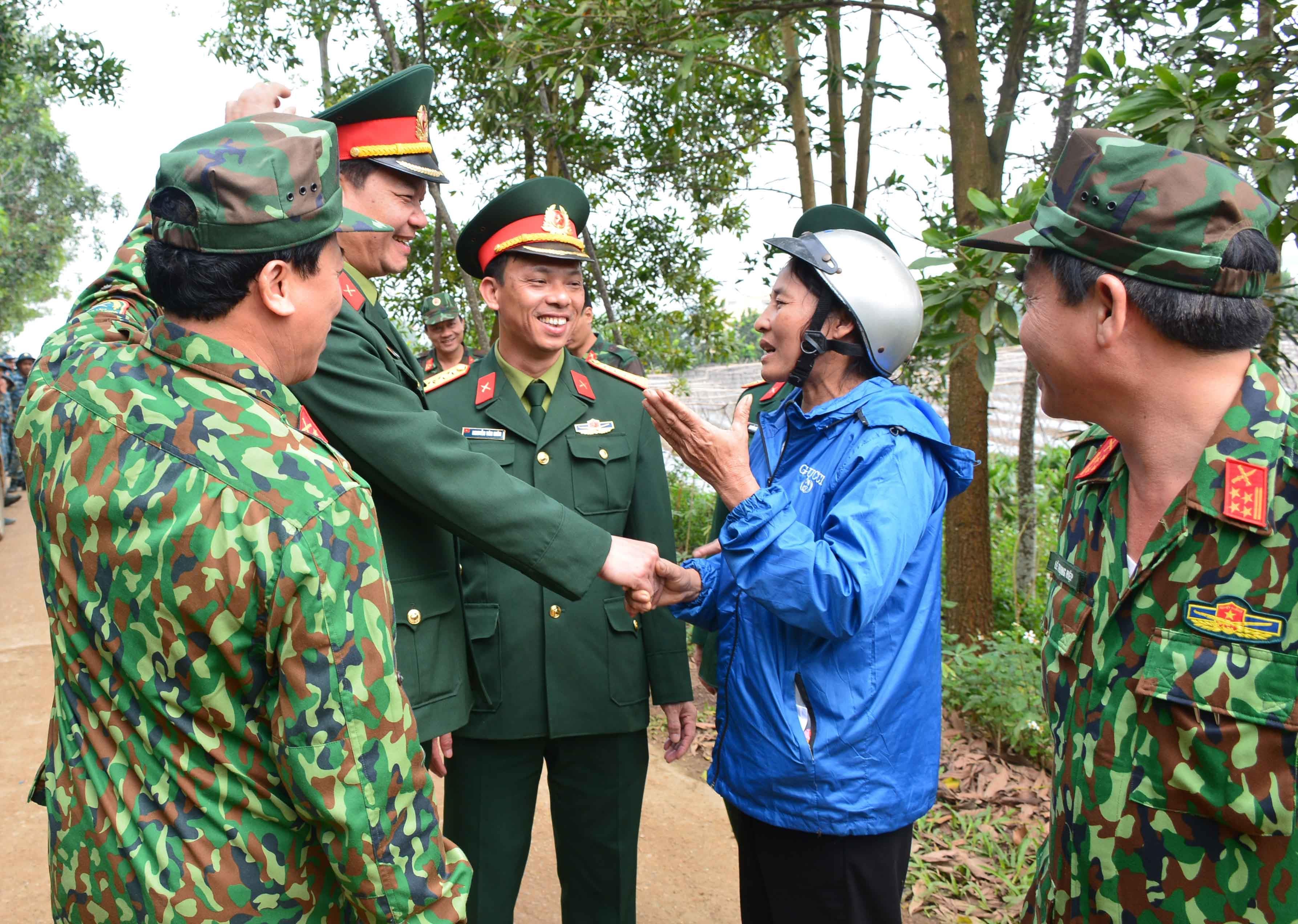 Tiến hành hiệu quả công tác dân vận, đẩy nhanh tiến độ thi công