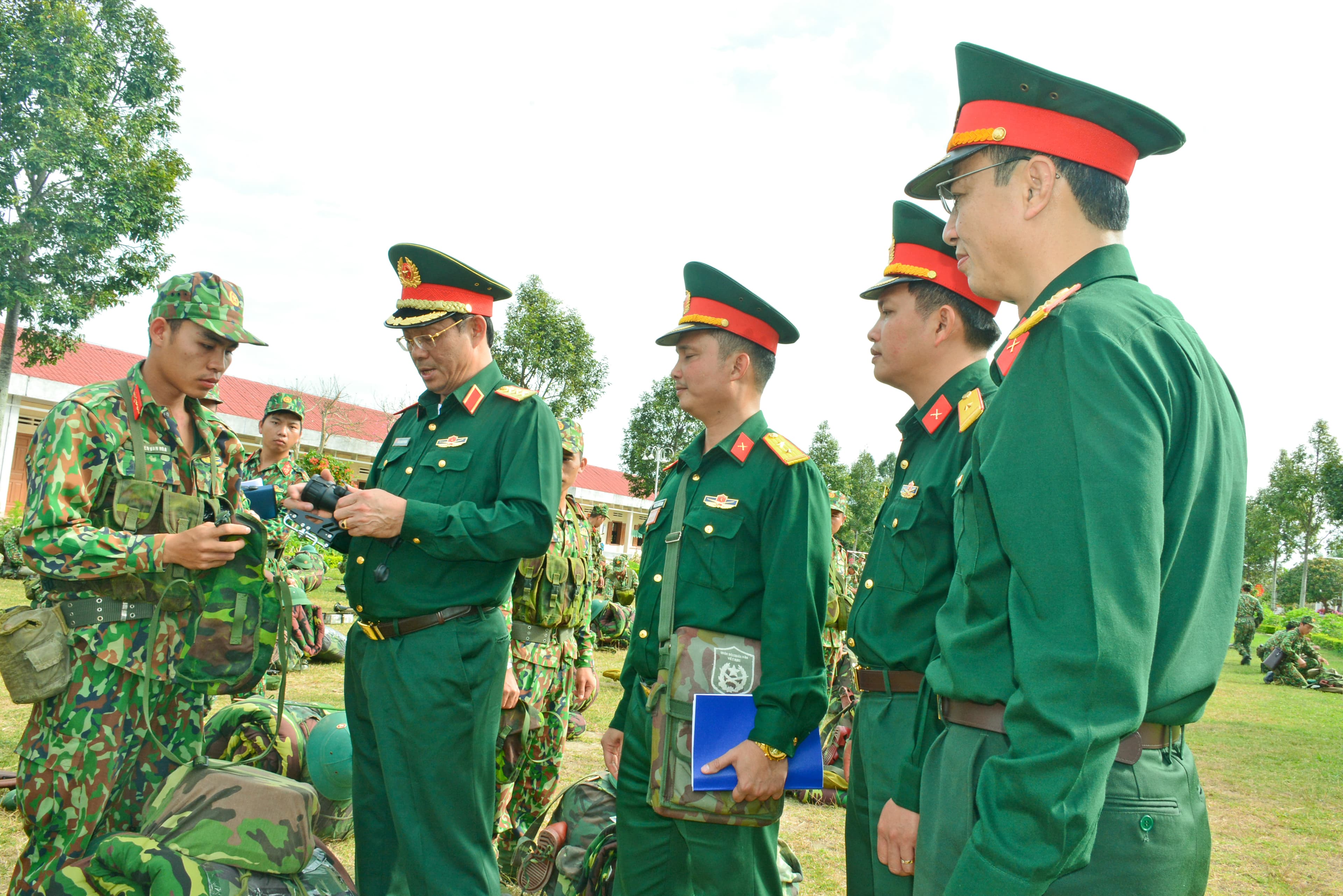 Thượng tướng Trần Quang Phương kiểm tra, chúc tết các đơn vị trên địa bàn Tây Nguyên
