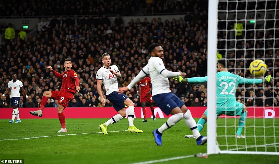 Liverpool vượt qua Tottenham