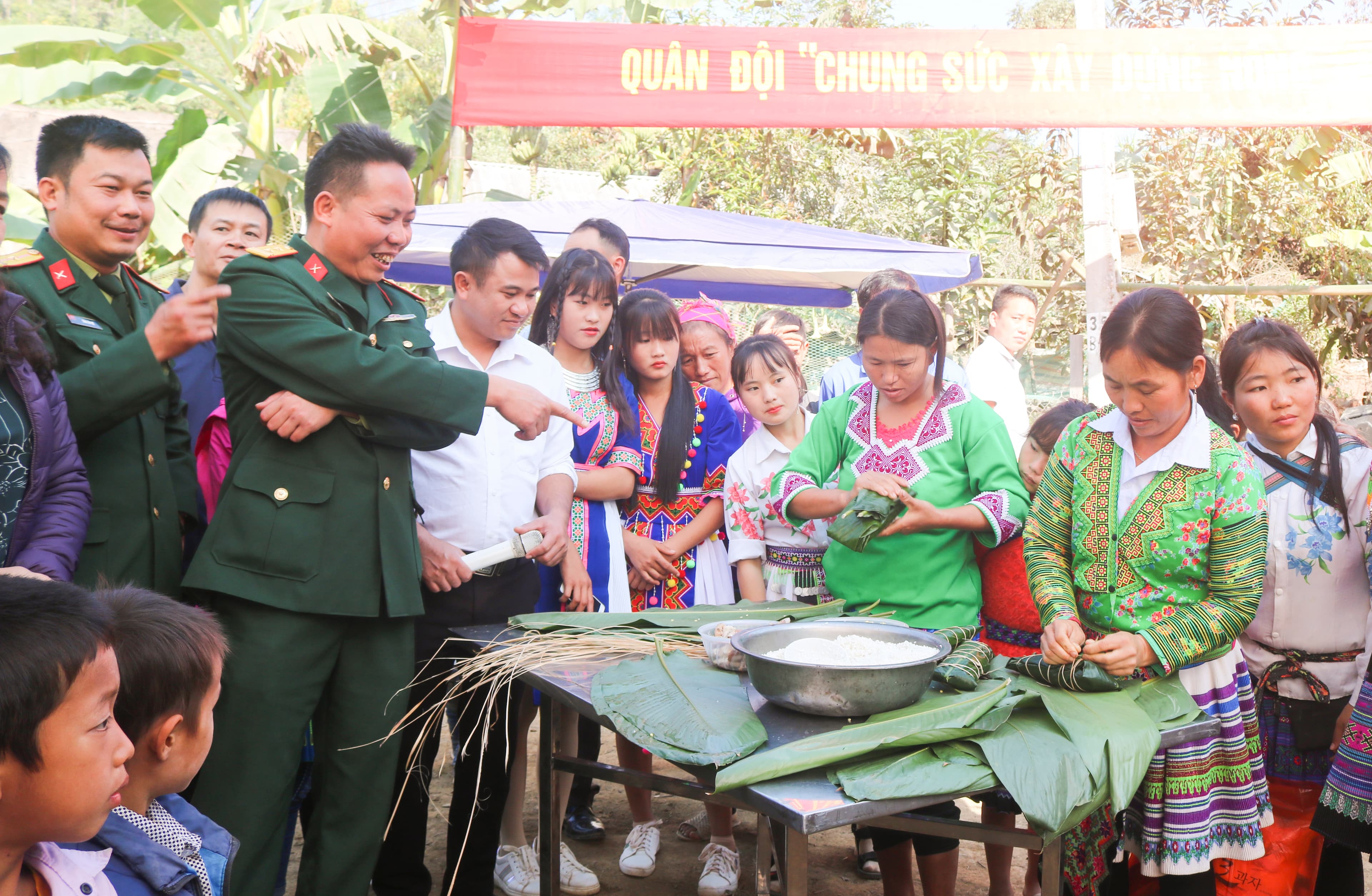 Sôi nổi chương trình “Xuân biên cương vui Tết quân dân”