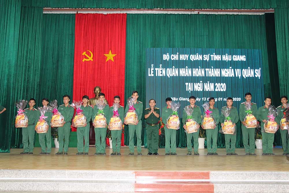 Tiễn quân nhân hoàn thành nghĩa vụ quân sự tại ngũ trở về địa phương