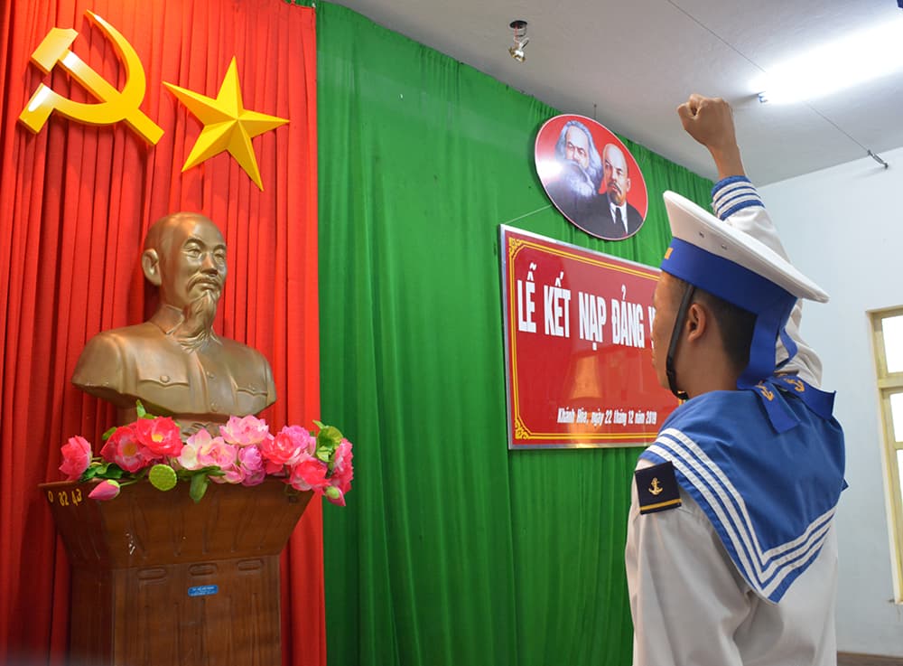 Binh nhất ở Trường Sa vào Đảng
