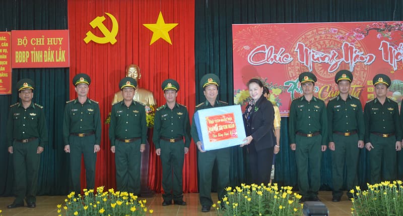 Chủ tịch Quốc hội Nguyễn Thị Kim Ngân dự chương trình “Xuân Biên phòng ấm lòng dân bản”
