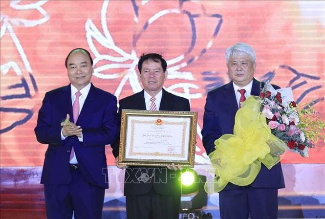 Thủ tướng Chính phủ Nguyễn Xuân Phúc dự Lễ kỷ niệm 120 năm thành lập tỉnh Trà Vinh