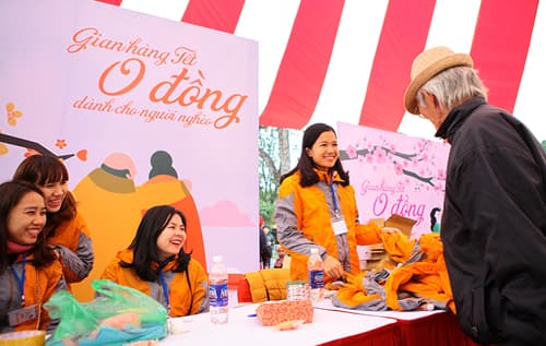 NHÂN LÊN NHỮNG "PHIÊN CHỢ TẾT 0 ĐỒNG"