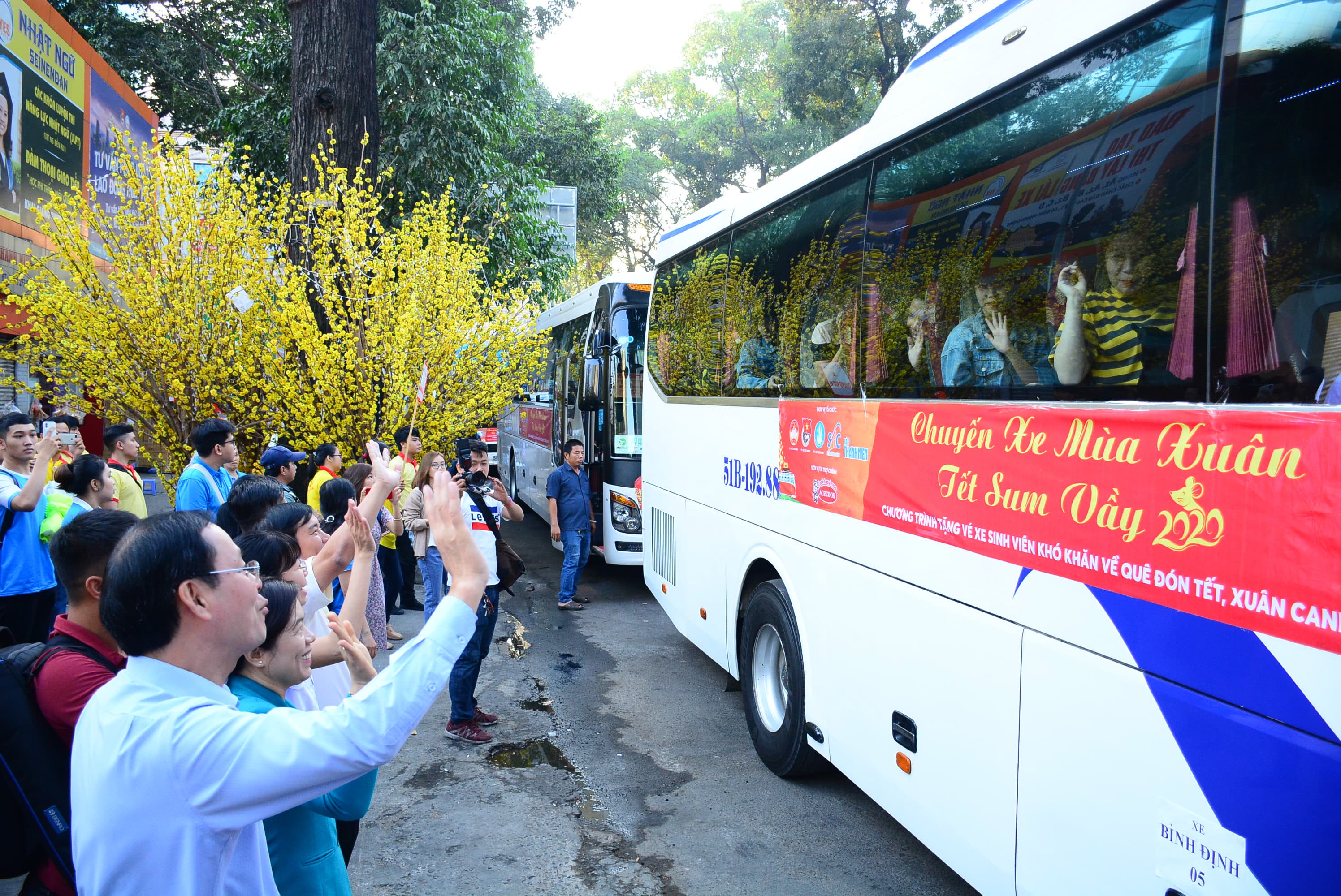 “Chuyến xe mùa Xuân - Tết sum vầy” đưa 2.500 sinh viên có hoàn cảnh khó khăn về quê