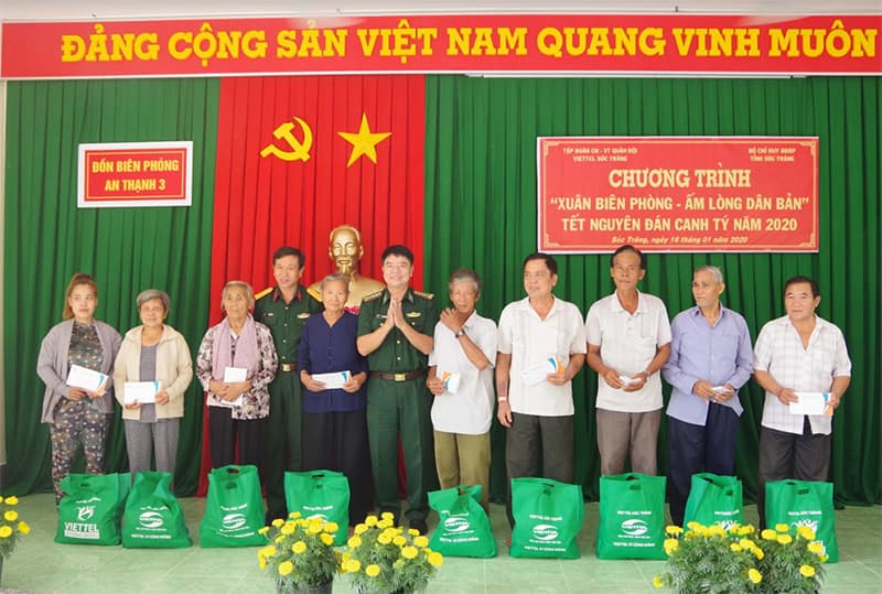 BĐBP Sóc Trăng trao quà Tết tặng người nghèo khu vực biên giới