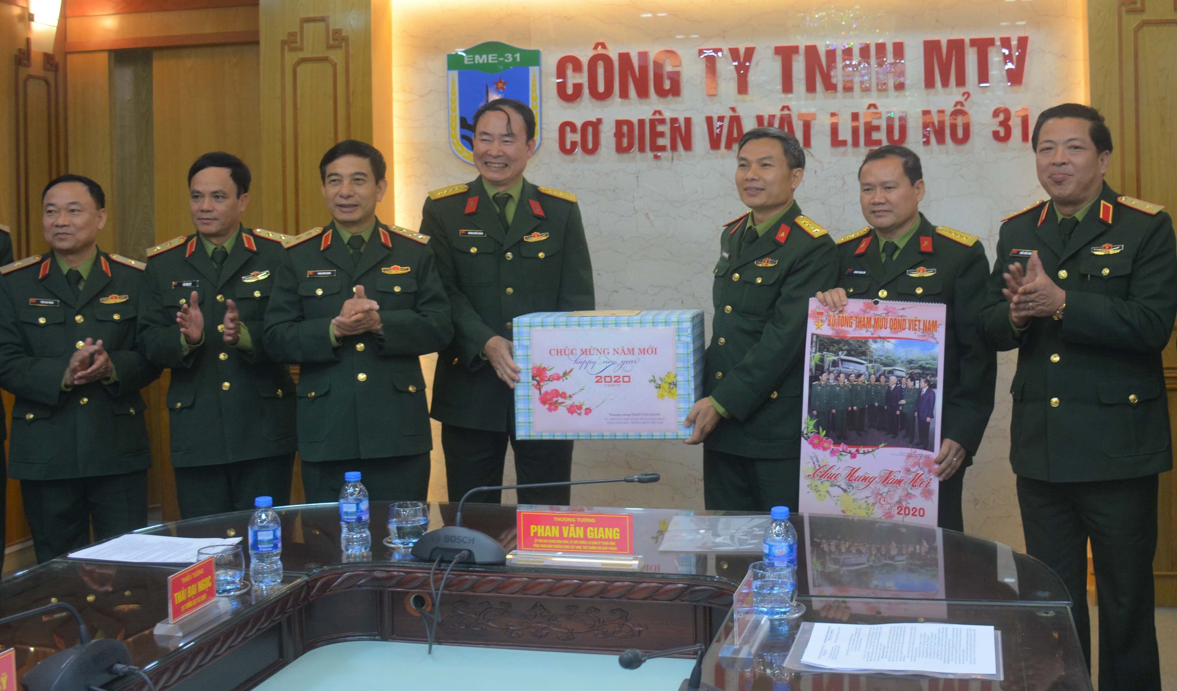 Thượng tướng Phan Văn Giang kiểm tra SSCĐ và chúc Tết tại Sư đoàn 312, Nhà máy Z131