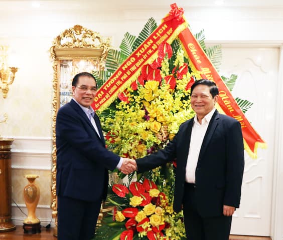 Đại tướng Ngô Xuân Lịch thăm, chúc Tết nguyên Tổng Bí thư Nông Đức Mạnh