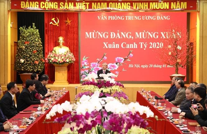 Thường trực Ban Bí thư Trần Quốc Vượng chúc Tết cán bộ, nhân viên Văn phòng Trung ương Đảng
