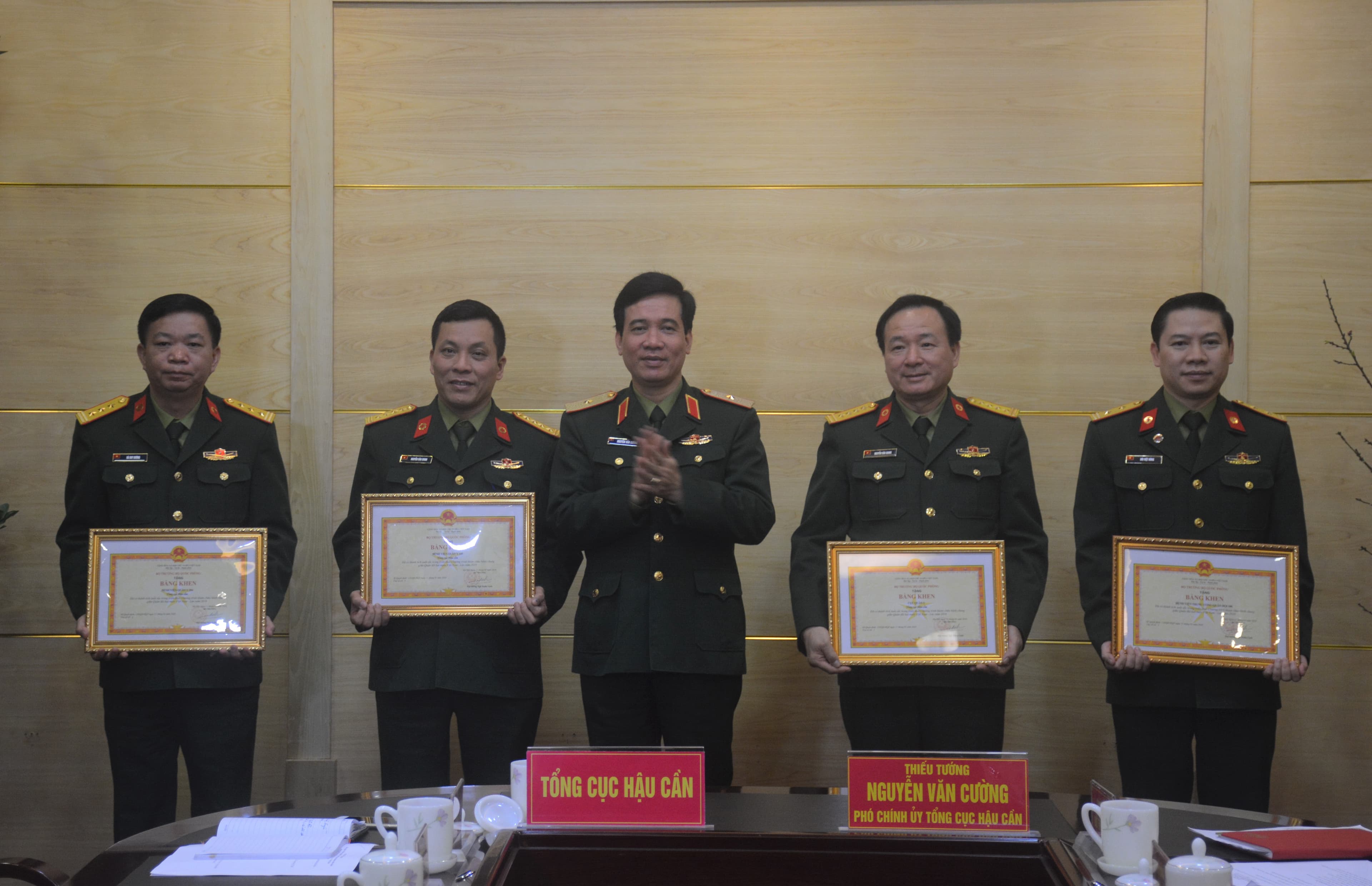 Tổng cục Hậu cần tổng kết, trao thưởng đợt khám chữa bệnh chung giữa quân đội Việt Nam-Lào