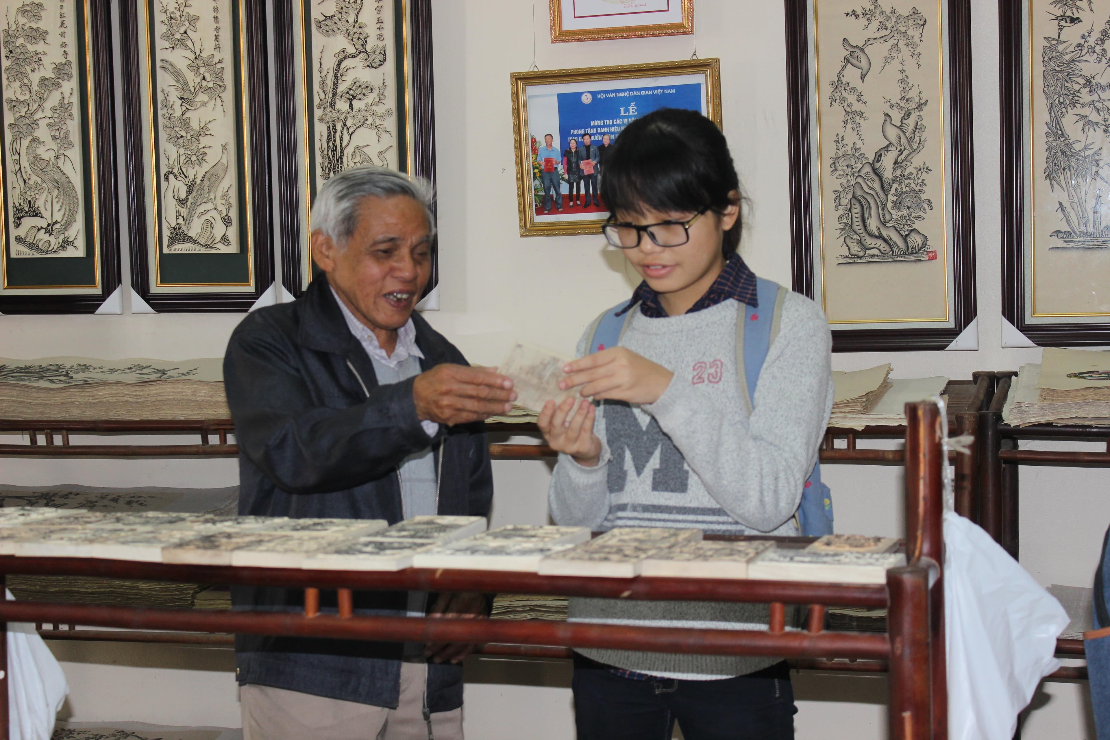 “Chơi” tranh Đông Hồ