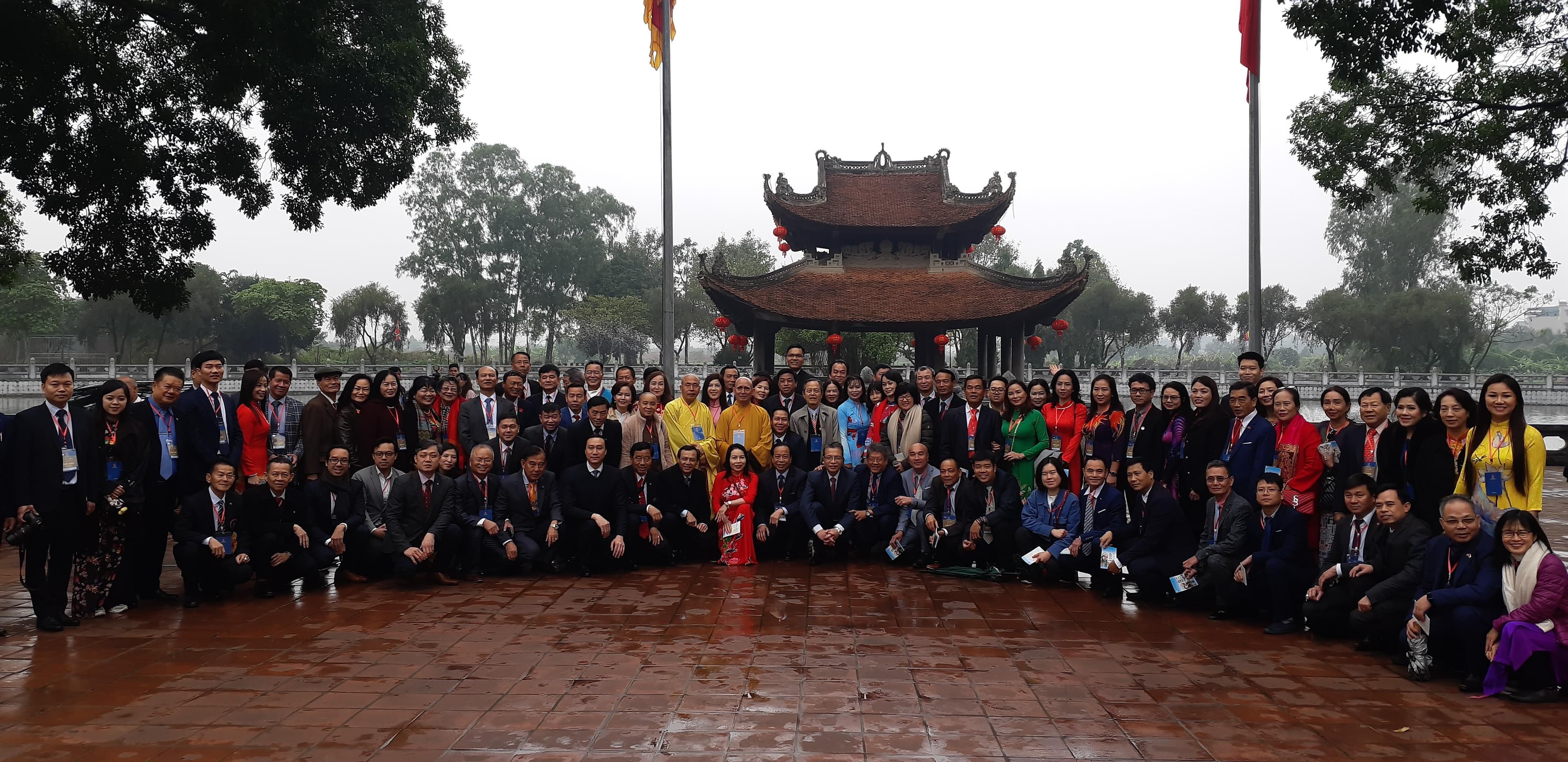 Ai đi xa cũng muốn trở về vào ngày Tết