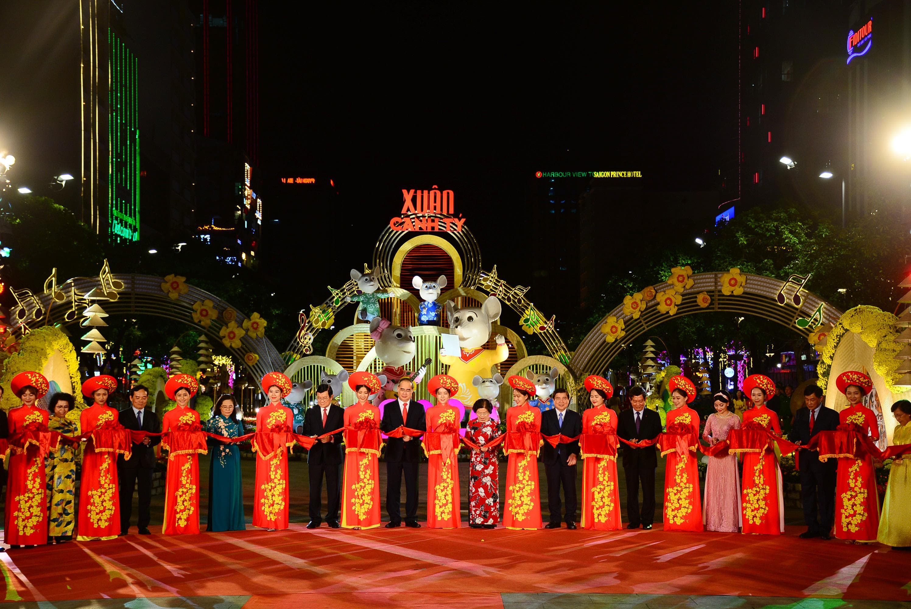 Đường hoa Nguyễn Huệ Xuân Canh Tý 2020 “TP Hồ Chí Minh - Vững tin tiến bước”