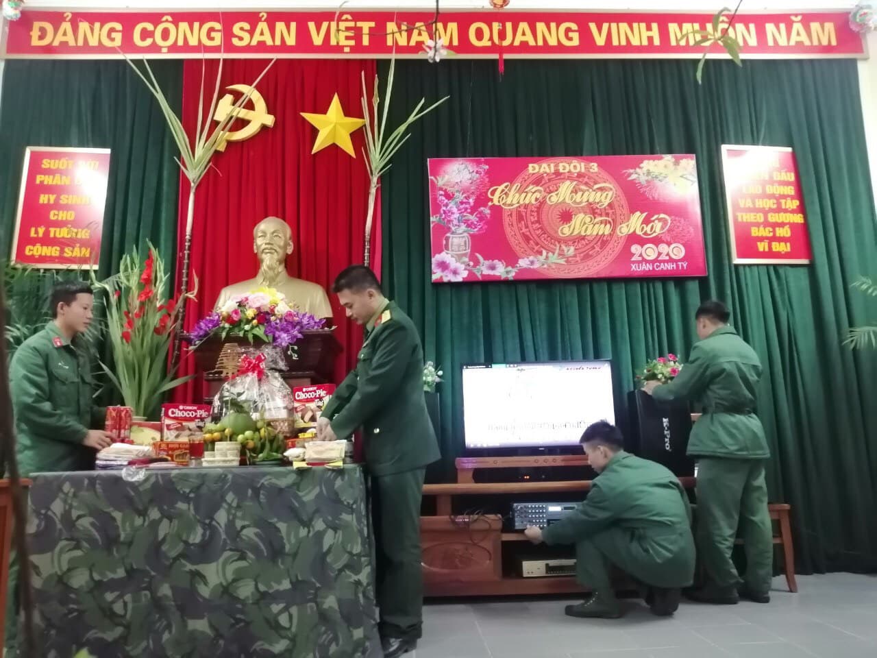 Tết về với gia đình tổ, trạm thông tin