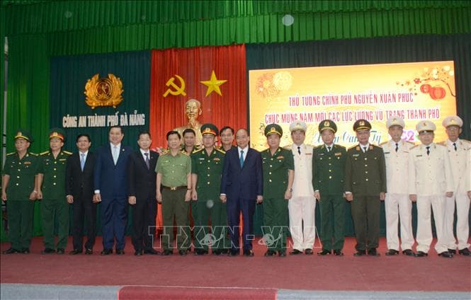 Thủ tướng Chính phủ Nguyễn Xuân Phúc chúc Tết các đơn vị tại Đà Nẵng