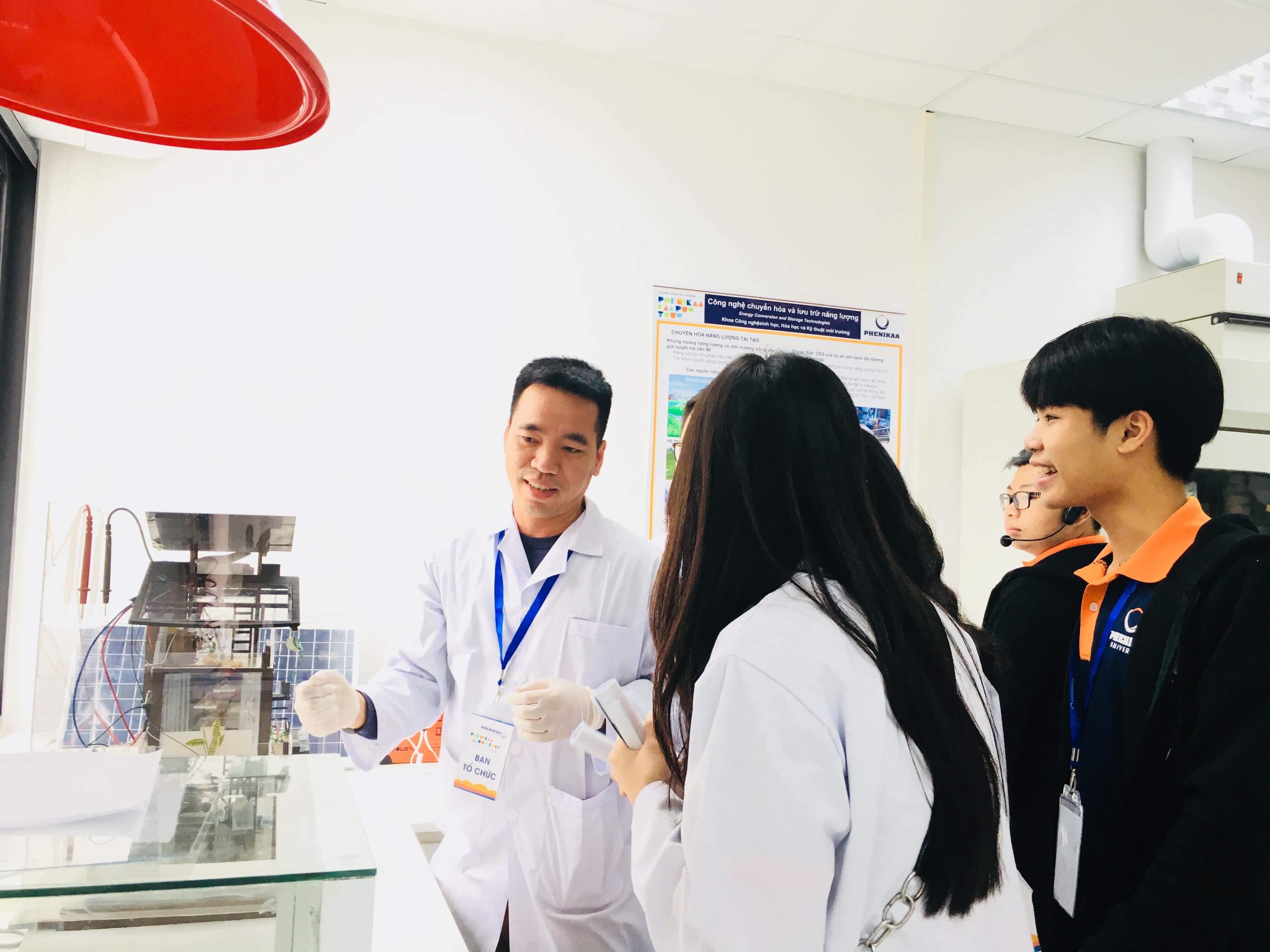 Xông đất tiến sĩ tuổi Giáp Tý