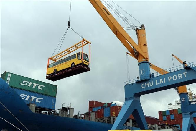 Đầu tư, xuất khẩu và tiêu dùng nội địa: Thế kiềng ba chân để phát triển bền vững
