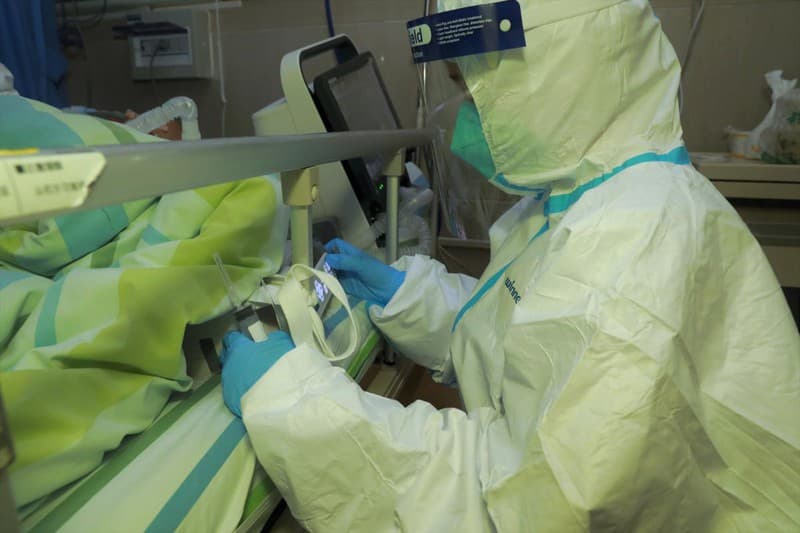 Số người nhiễm virus nCoV ở Trung Quốc chính thức vượt SARS