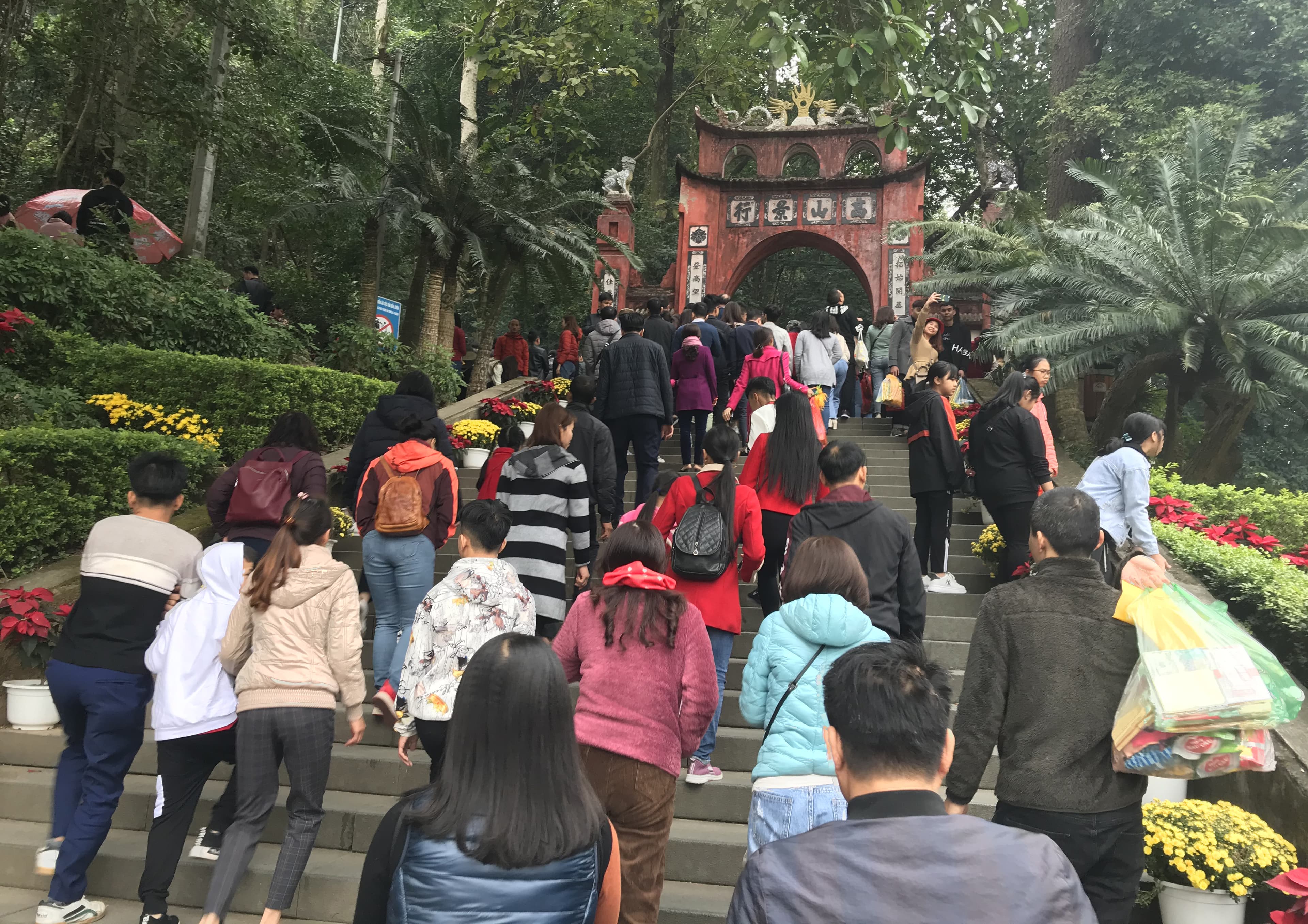 Vãn cảnh Đền Hùng ngày Tết