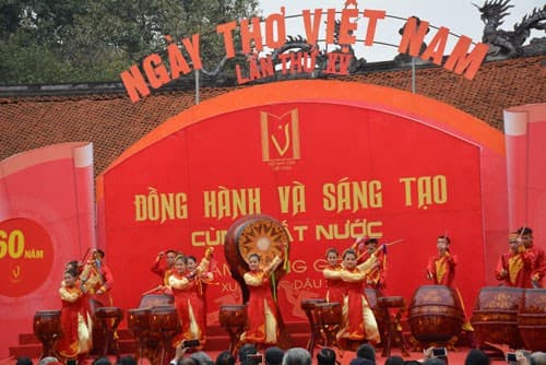 Dừng tổ chức Ngày thơ Việt Nam lần thứ XVIII