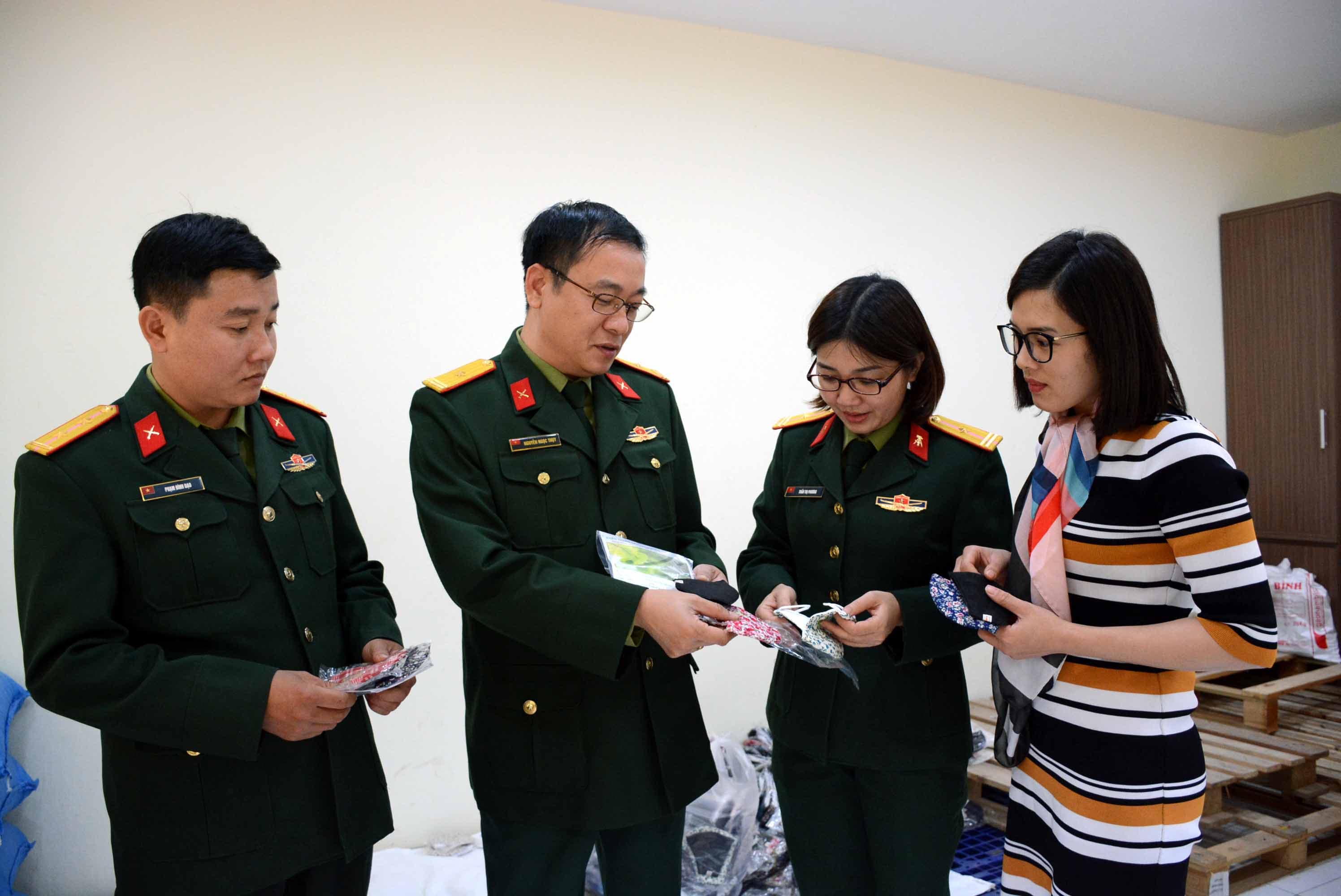 Doanh nghiệp quân đội phân phối  khẩu trang 3 lớp phòng chống vi rút Corona
