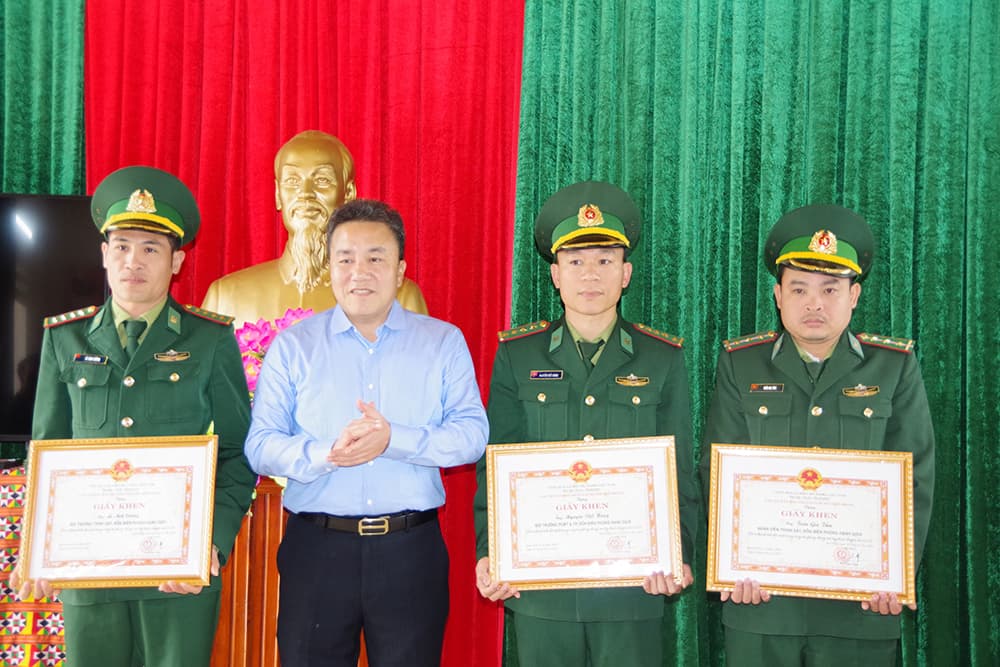 Trao thưởng thành tích đấu tranh với tội phạm ma túy