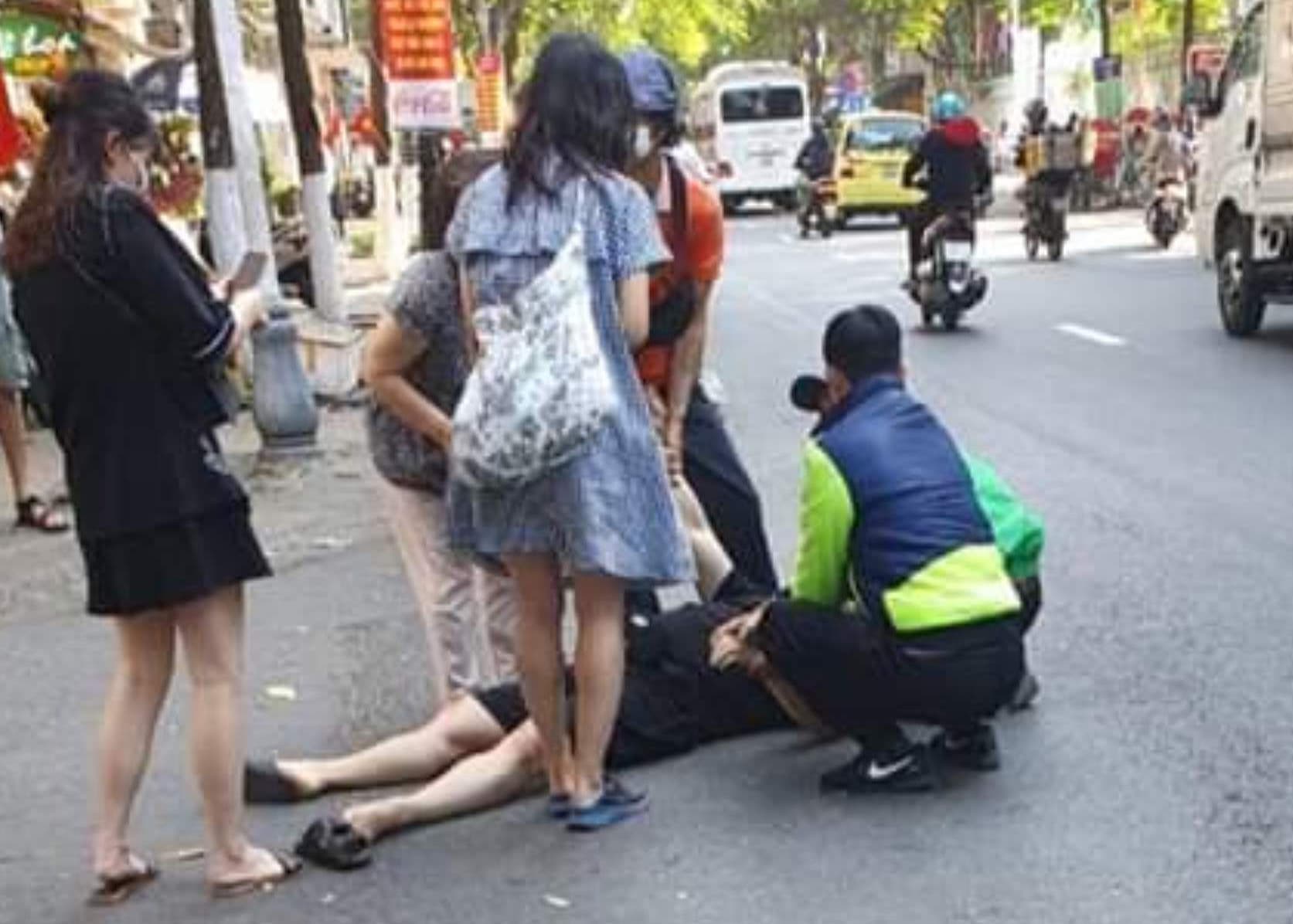 Đà Nẵng: Cấp cứu kịp thời một du khách Hàn Quốc bị động kinh trên đường Trần Phú