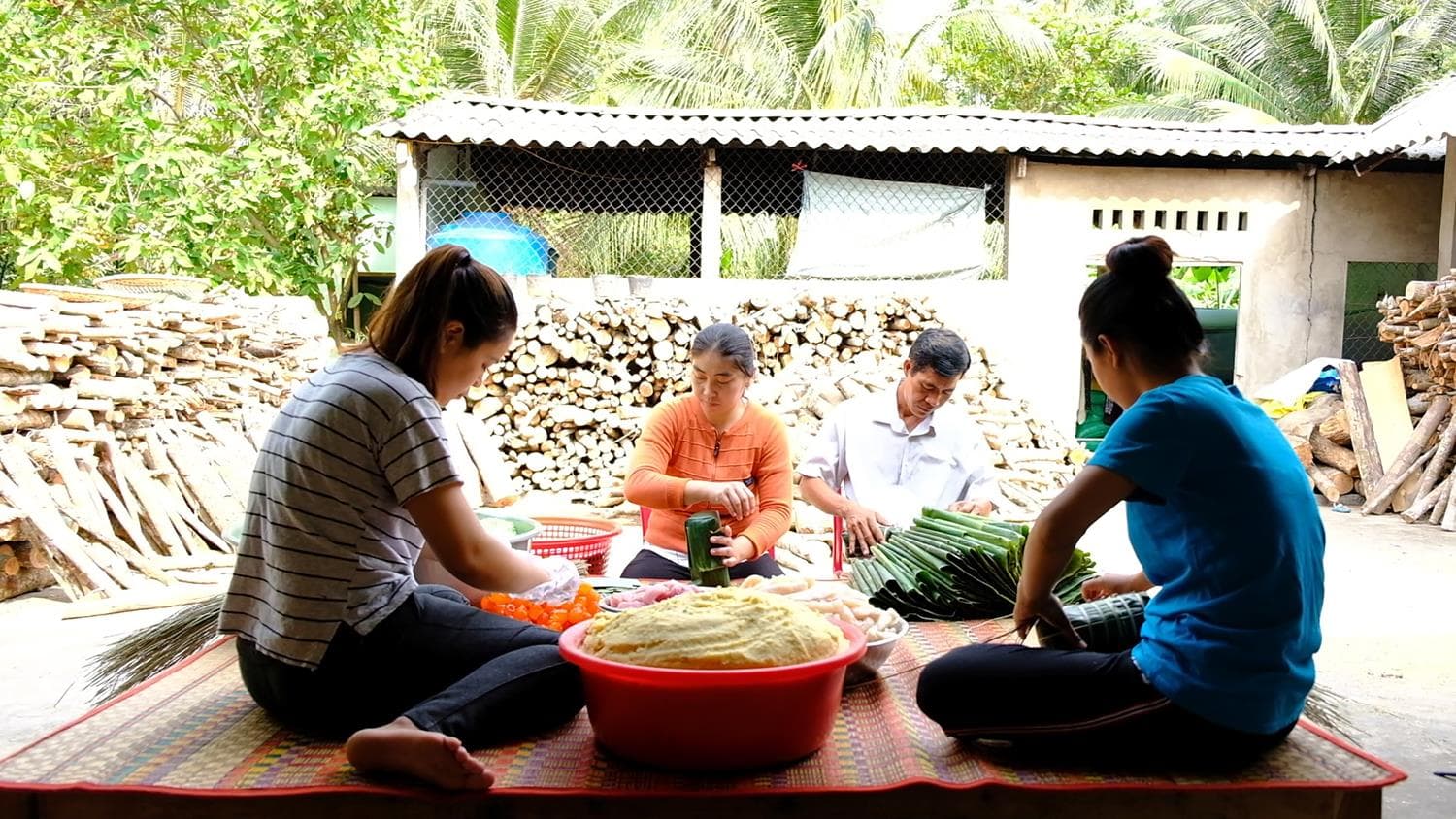 Xuân vui tươi, thắm tình đoàn kết