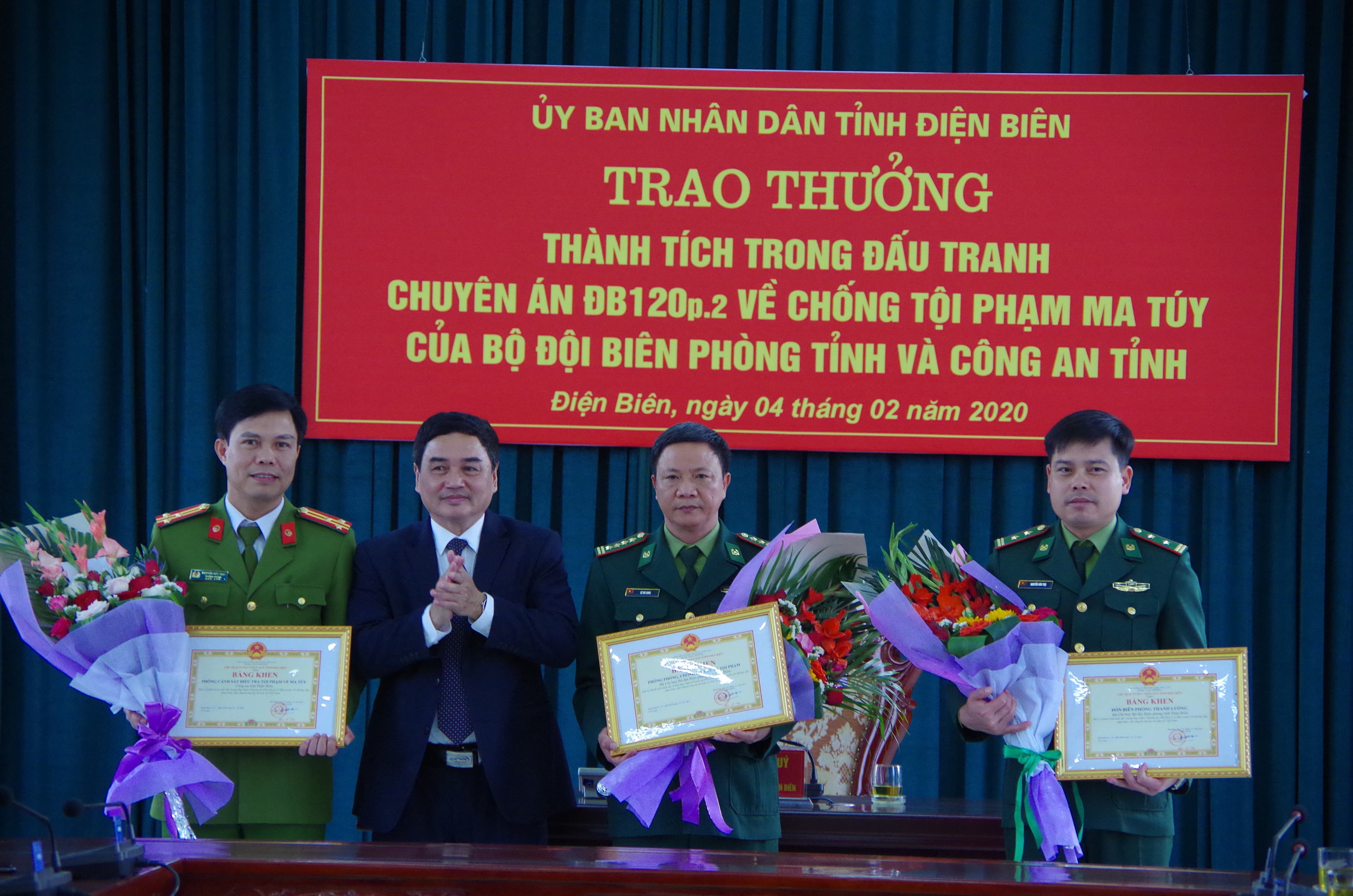 Trao thưởng thành tích trong đấu tranh Chuyên án ĐB120p.2