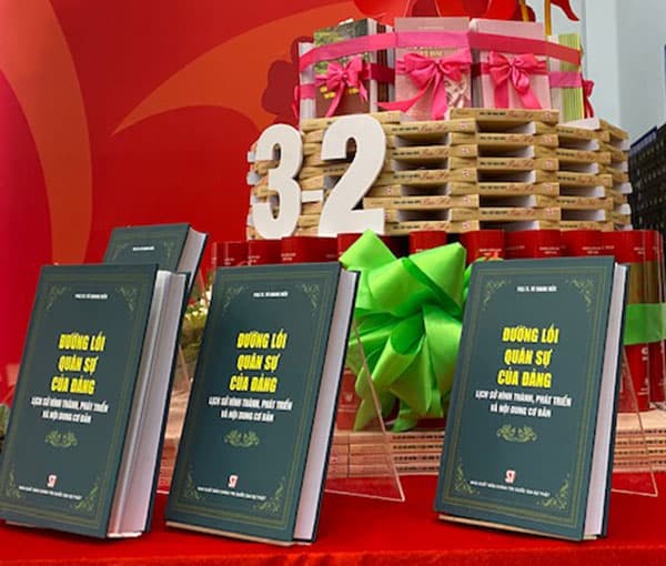 Giới thiệu sách “Đường lối quân sự của Đảng- lịch sử hình thành, phát triển và nội dung cơ bản”
